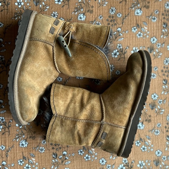 Ugg Women's W Meadow, Chestnut,6 M US GUC - Picture 14 of 14